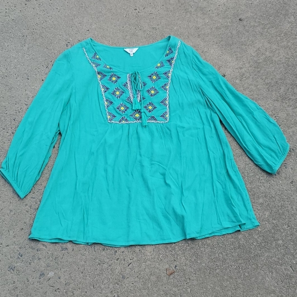 crown & ivy Tops - Crown & Ivy embroidered green tie tunic